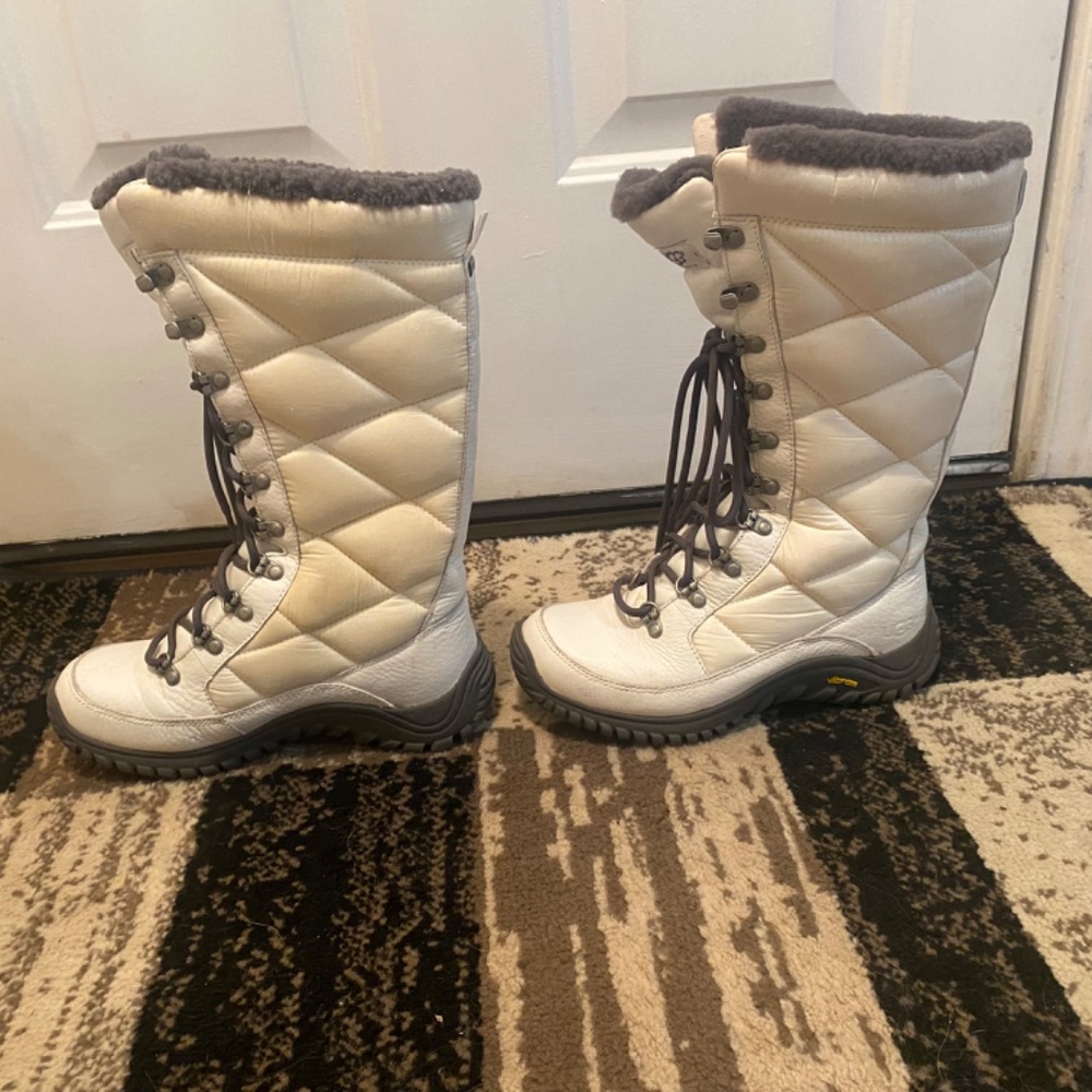Women's UGG boots size 6.5 - Picture 2 of 6